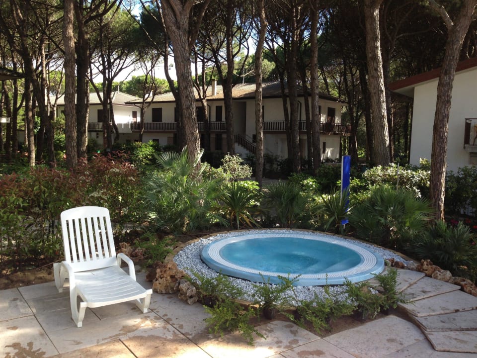 Vasca idromassaggio con vista mare, acqua 28°C Park Hotel Pineta - Family Relax Resort