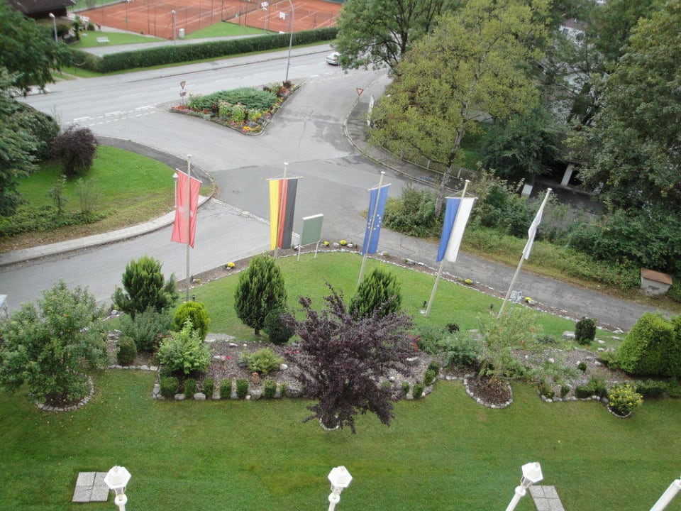Blick nach unten hin zur Straße Grand Hotel Sonnenbichl