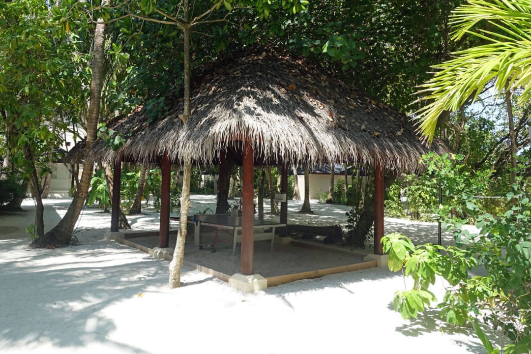 Tischtennisplatte und Badmintonfeld Summer Island Maldives