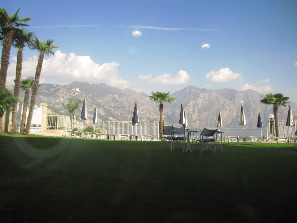 Vom Frühstücksraum (leichtes Souterraine) Hotel Castello Lake Front