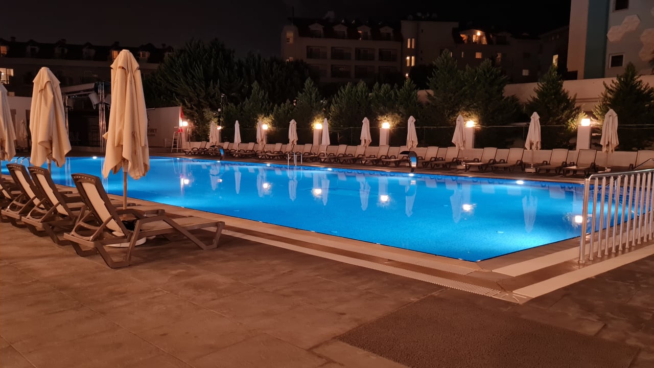 Pool Side Story Resort & Spa