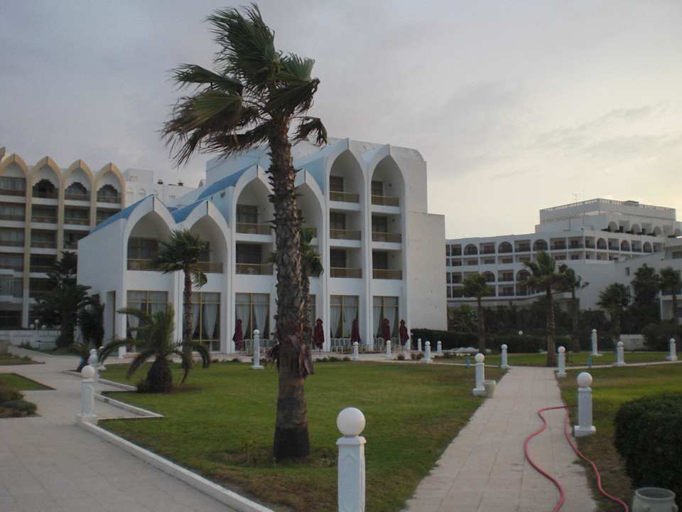 Od stony plazy Hotel Amir Palace