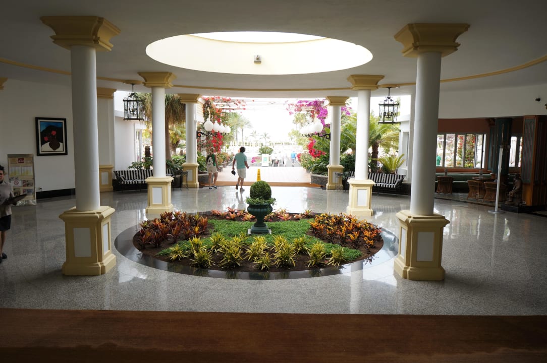 Blick aus Lobby in den Gartenbereich Hotel Riu Palace Meloneras
