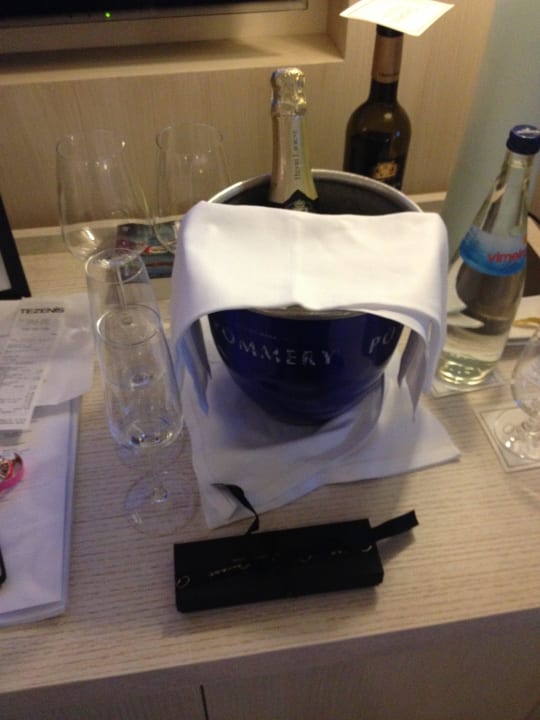 Geburtstagsgeschenk auf dem Zimmer Cascade Wellness Resort