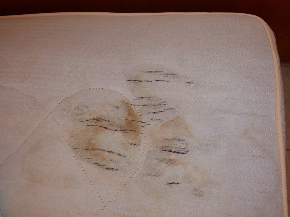 Versiffte Matratze Eri Beach & Village