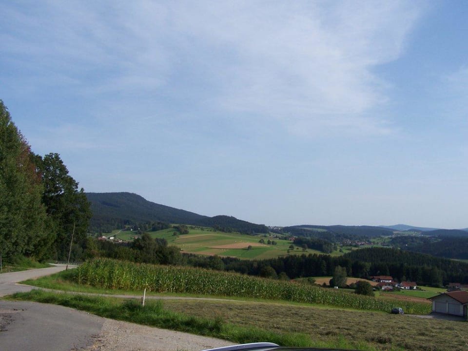 Vom Hotelparkplatz gesehen Hotel Haus am Berg