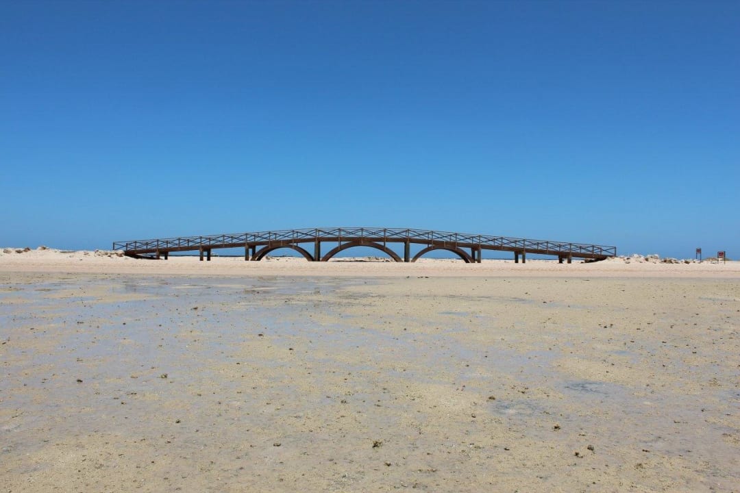 ...eine Brücke ohne eigentlichen Zweck... Hotel Sheraton Soma Bay Resort