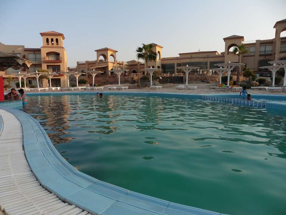 Pool Pensée Royal Garden Beach Resort