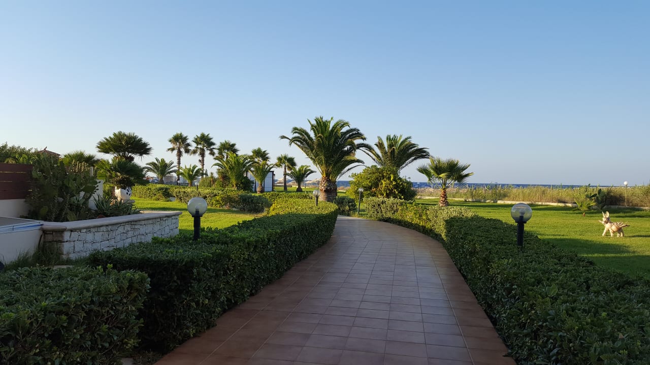 Hotelanlage (Weg zum Strand) Vantaris Palace