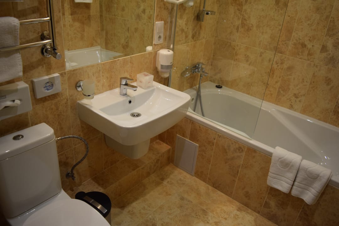 Badezimmer im Standard-Zimmer Hotel Reikartz Medievale Lvov