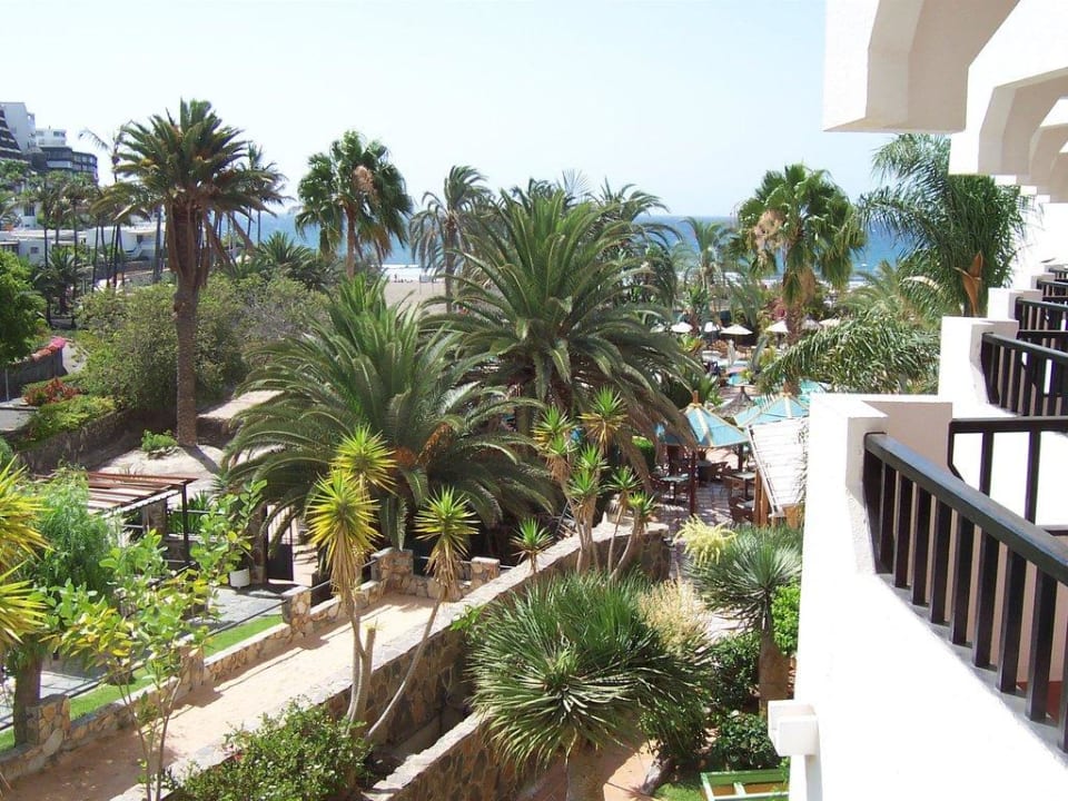 Blick vom Zimmerbalkon mit seitlichem Meerblick Corallium Beach by Lopesan Hotels - Adults only