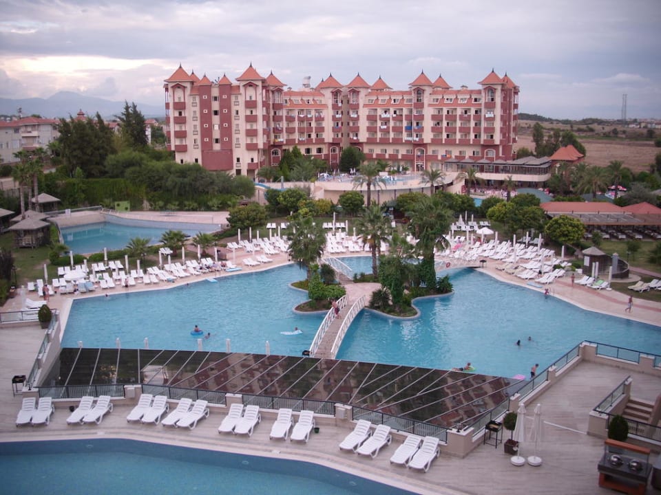Schöner Anblick auf den Pool und Hotel Side Mare Resort & Spa