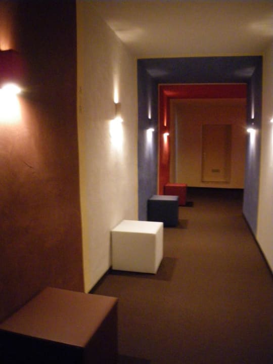 Gang zum Wellnessbereich Hotel Golserhof