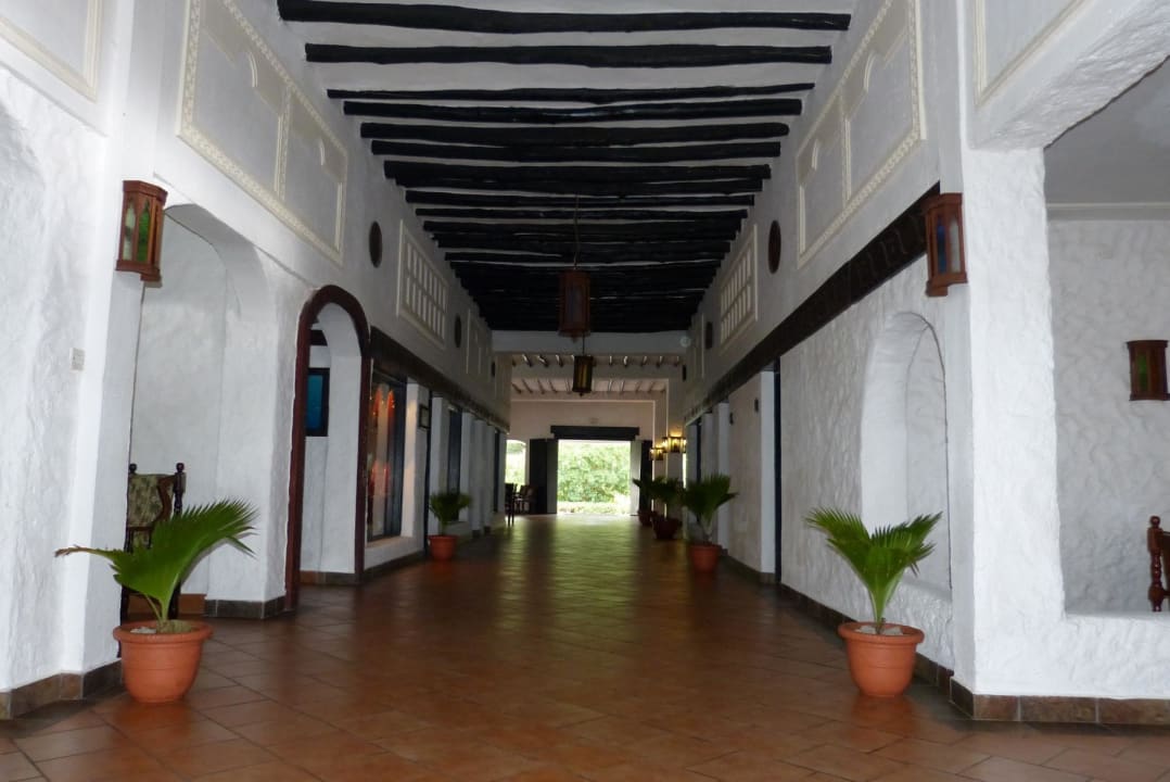 Durchgang zum Restaurant Hotel Diani Sea Lodge