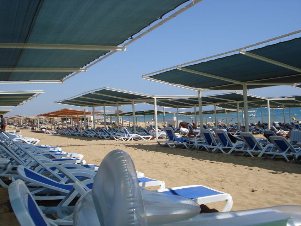 Liegen am Strand Side West Park Hotel