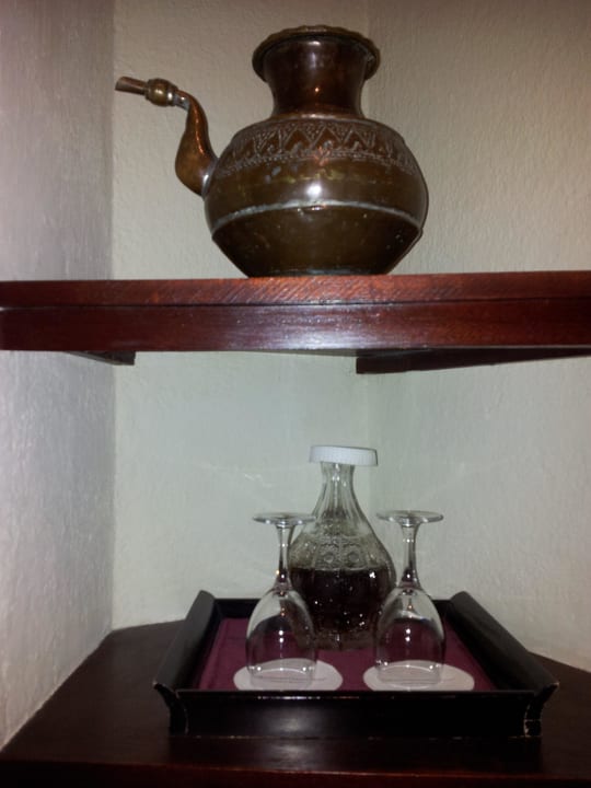 Sherry zur Verdauung und zum Einschlafen Al Maha, A Luxury Collection Desert Resort & Spa