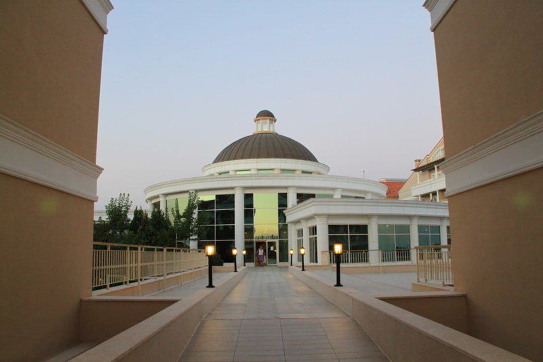 Weg von der Lobby zum Block 1-3 Trendy Aspendos Beach Hotel