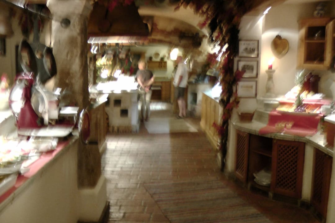 Blick in das Restaurant und die Showküche  Hotel & Restaurant Wastlwirt