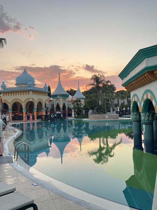 Pool Kamelya Aishen Club