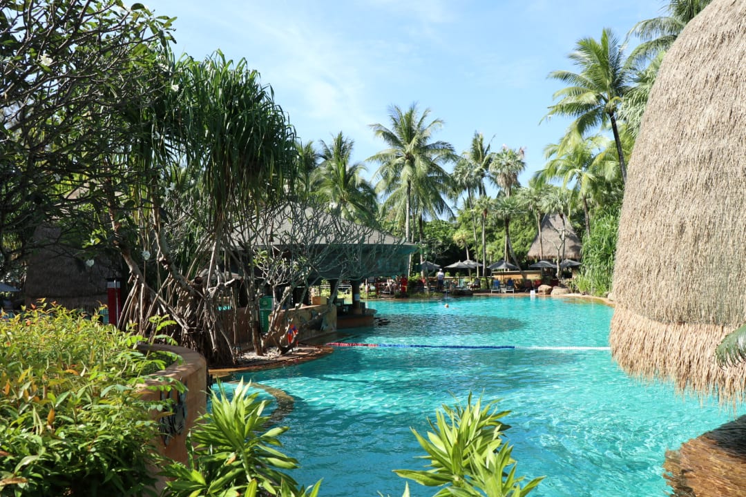 Pool Mövenpick Resort & Spa Karon Beach Phuket