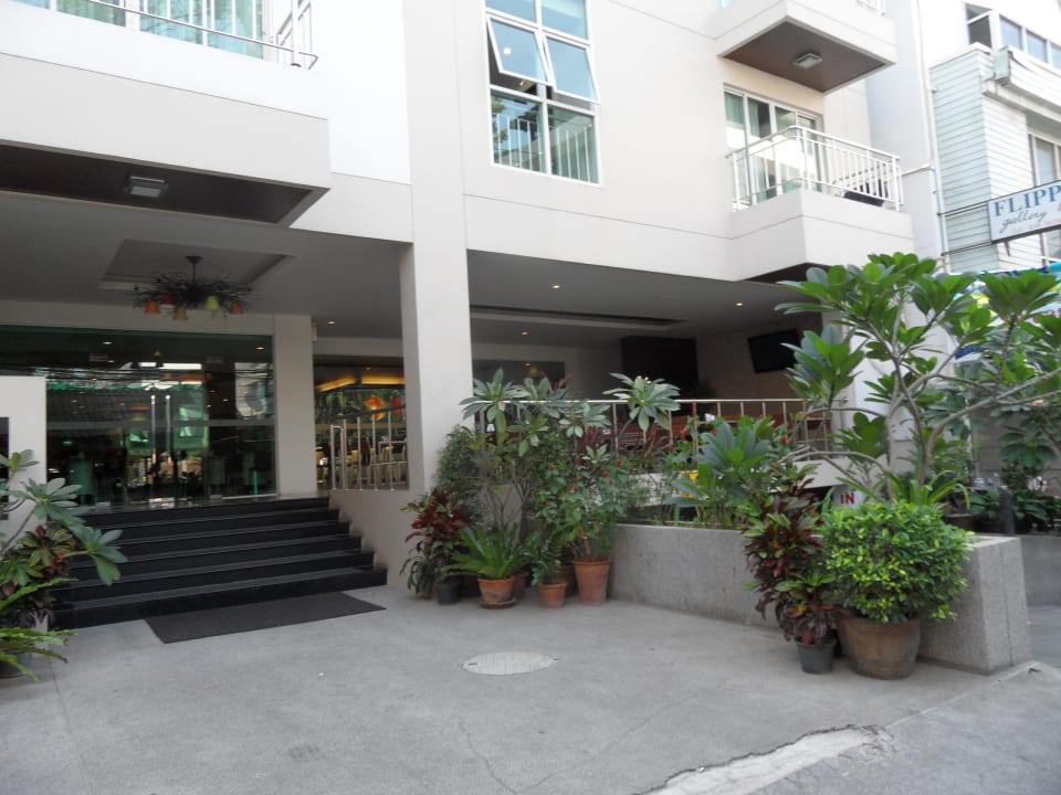 Soi 7 Hotel Flipper House