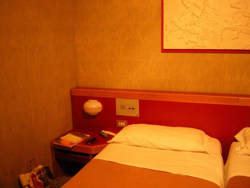 Hotelzimmer noch unrenoviert Hotel Marconi