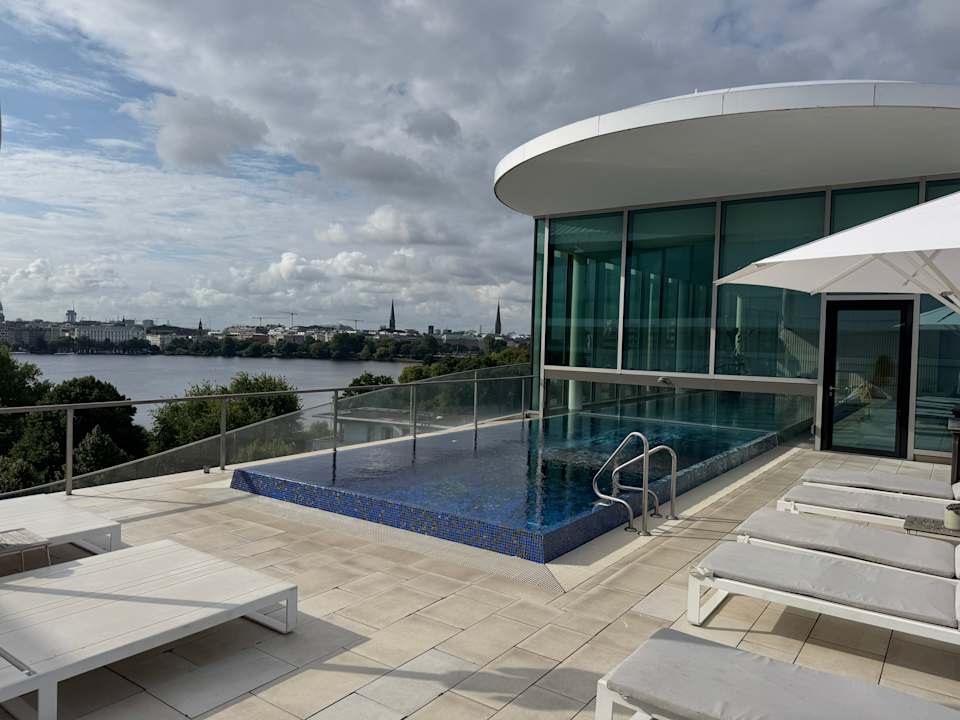 Pool The Fontenay Hamburg