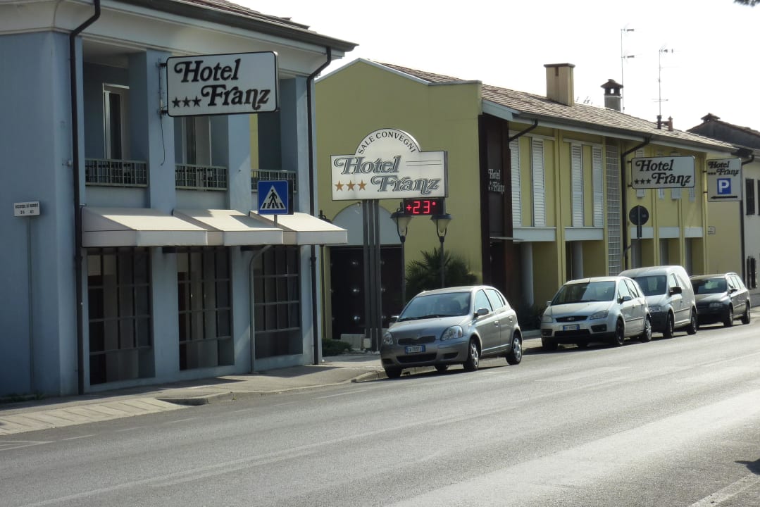 Sicht auf das Hotel von der Strasse Hotel Franz