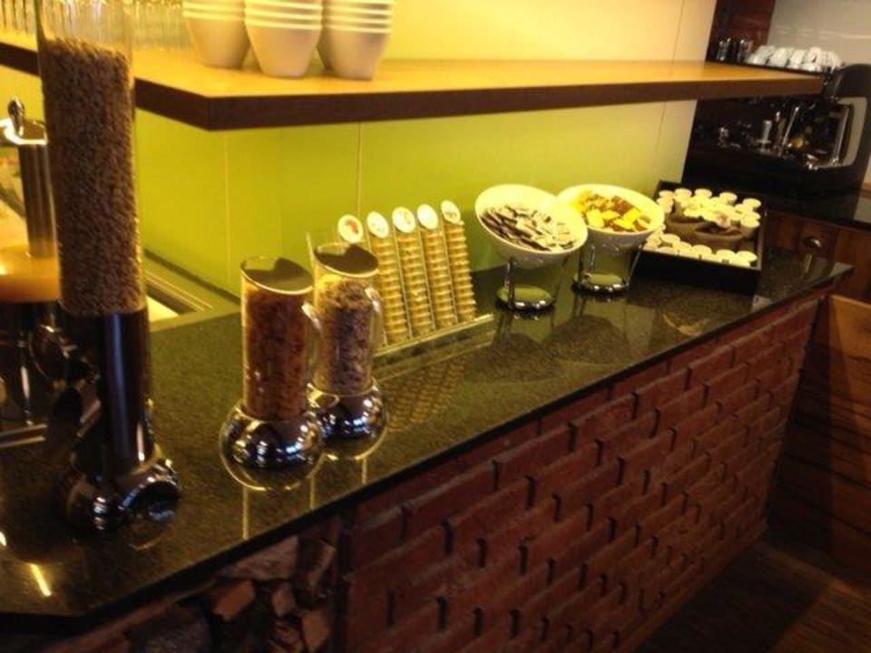 Übersichtliches Frühstück JOESEPP´S HOTEL am Hallhof