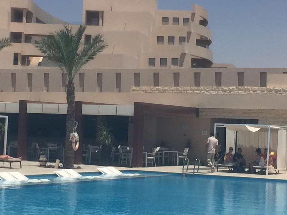 Poolblick Richtung Hotel Steigenberger Makadi Hotel - Adults only