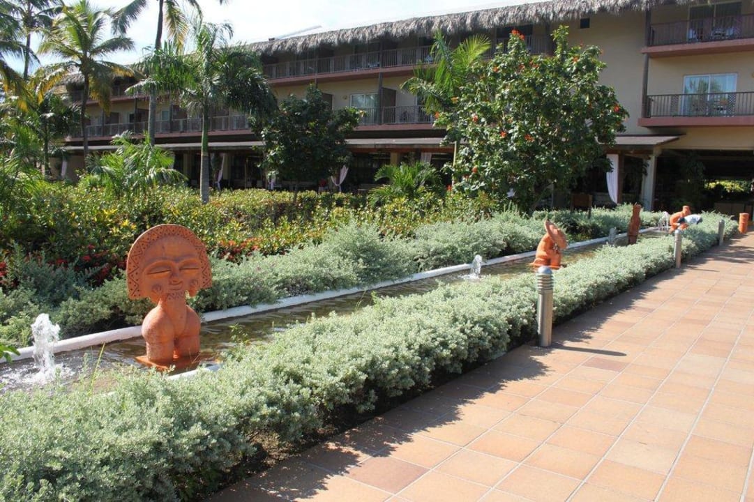 Weg zur Lobby Grand Sirenis Punta Cana Resort & Aquagames