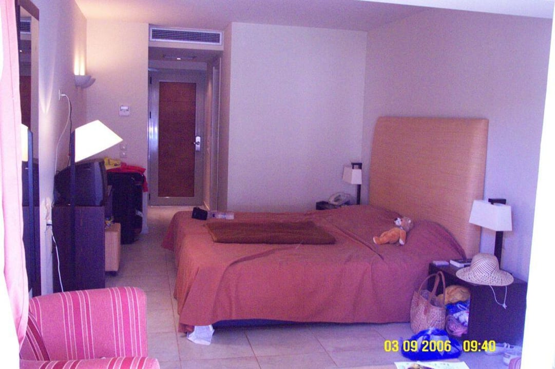 Bungalow von innen Olympian Bay Grand Resort