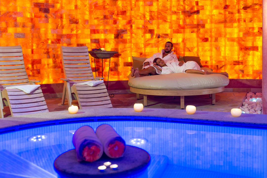 Pool Tevini Dolomites Charming Hotel