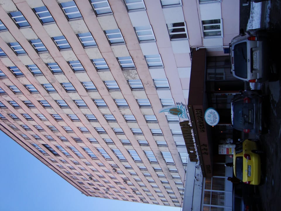 Вход в отель Hotel Dvina