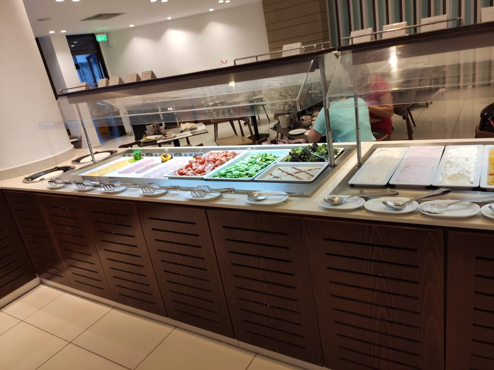 Gastro Crystal Springs Beach Hotel