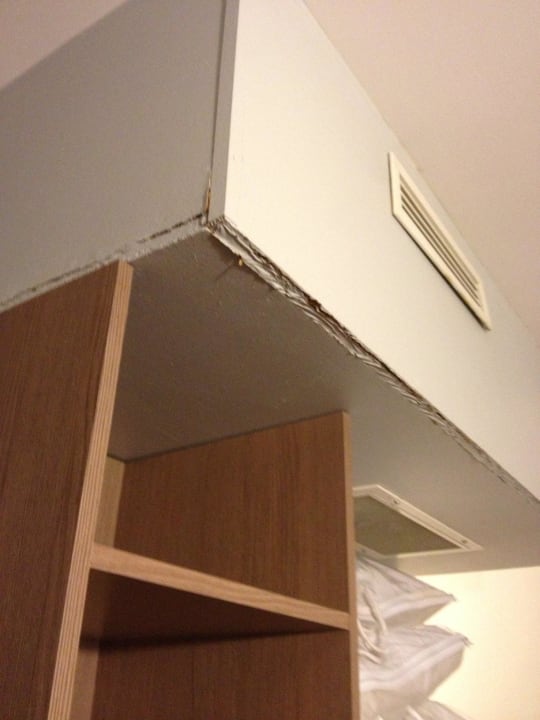 Schrank im Schlafzimmer ibis Styles Hotel Paris Gare de l'Est Château Landon