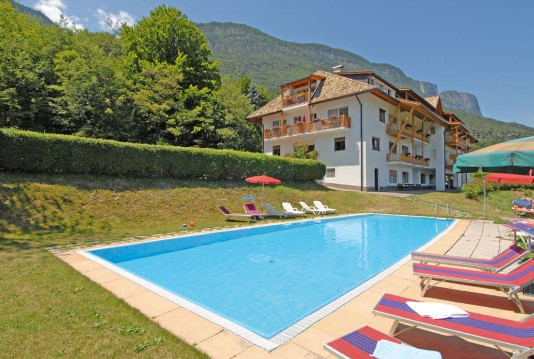 Freibad- Liegewiese Hotel Steinegger