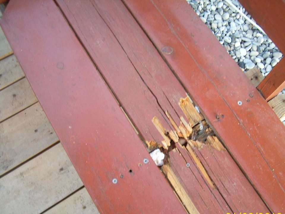 Sitzgelegenheit am Wassersportzentrum Armas Gül Beach