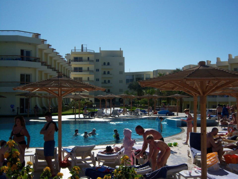 Die kleinere Poolanlage Palm Beach Resort