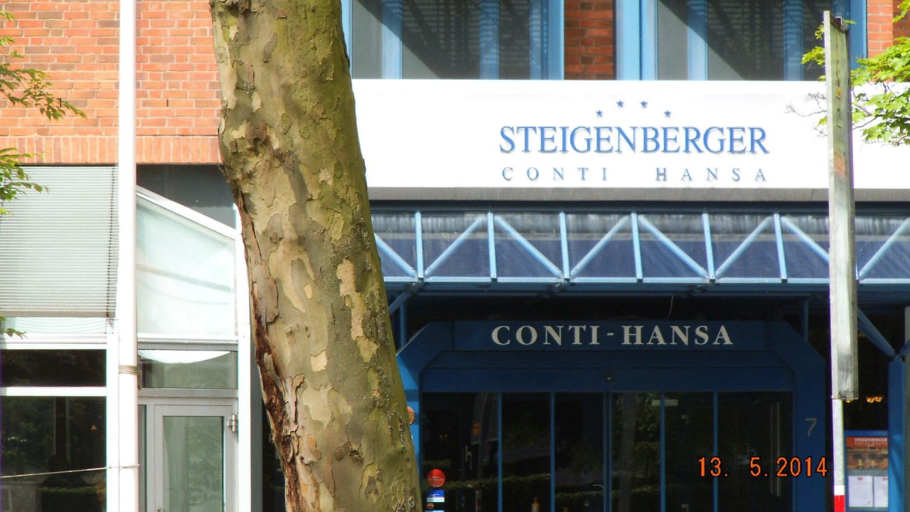 Eingang Steigenberger Conti Hansa