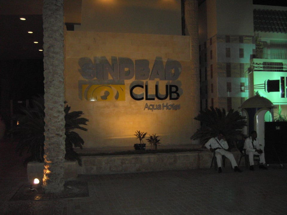 Eingangsbereich von der Einkaufstraße aus Sindbad Club