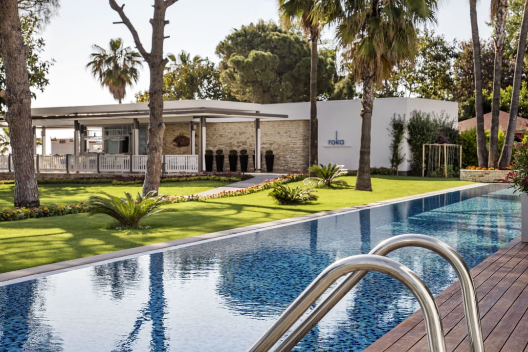 Pool Acanthus Cennet Barut Collection