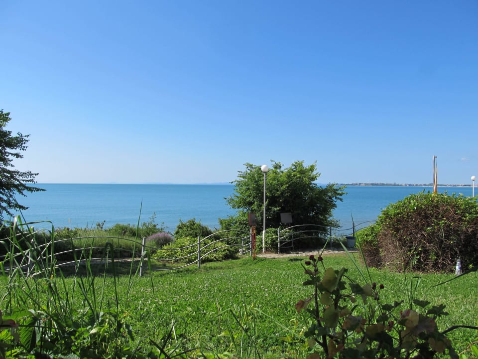 Ausblick von der Terrasse des Restaurants Hotel Sineva Beach