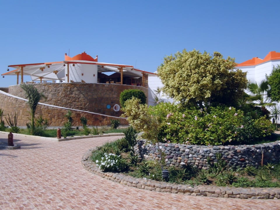 Blick auf das Freiluftrestaurant Hotel Coral Garden