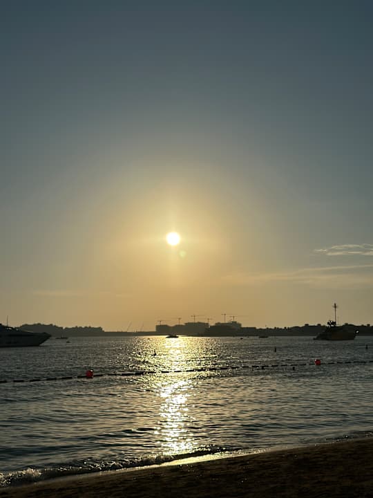 Strand voco Dubai The Palm by IHG