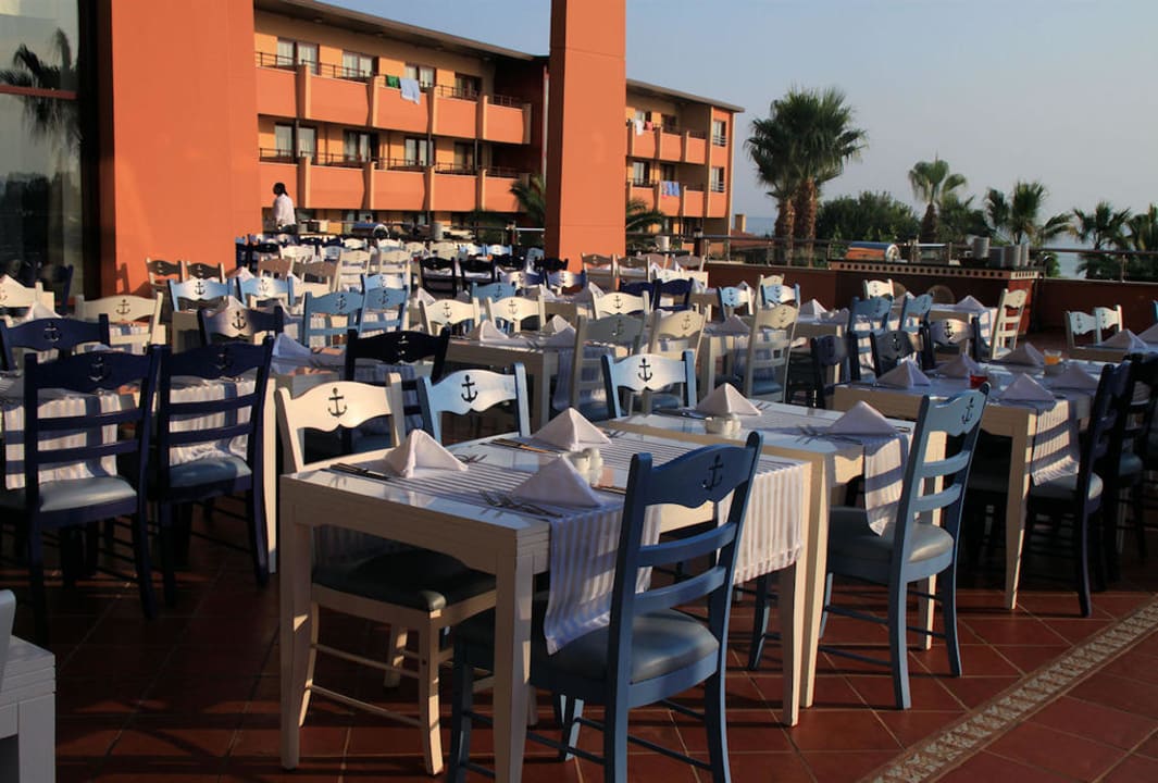 Auf der Terrasse Hotel Grand Side