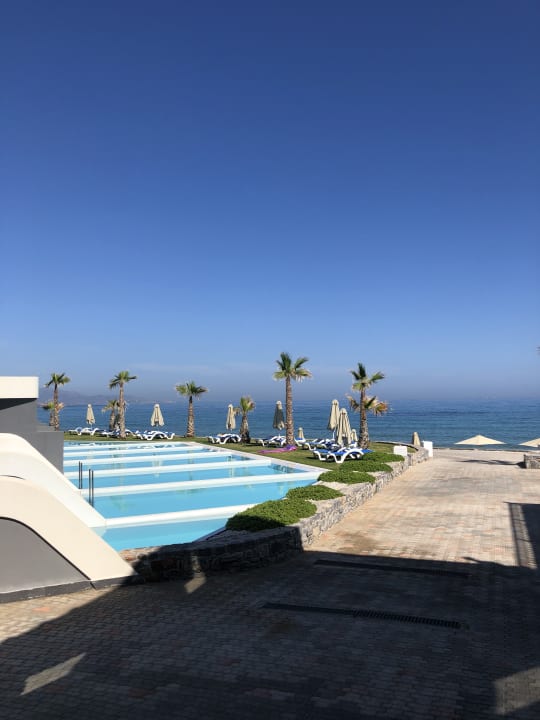 Pool Arina Beach Resort