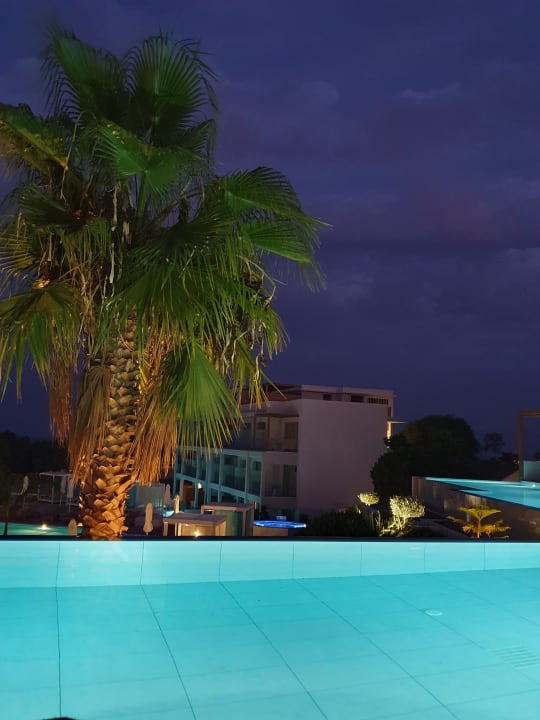 Pool Harmony Crest Resort & Spa