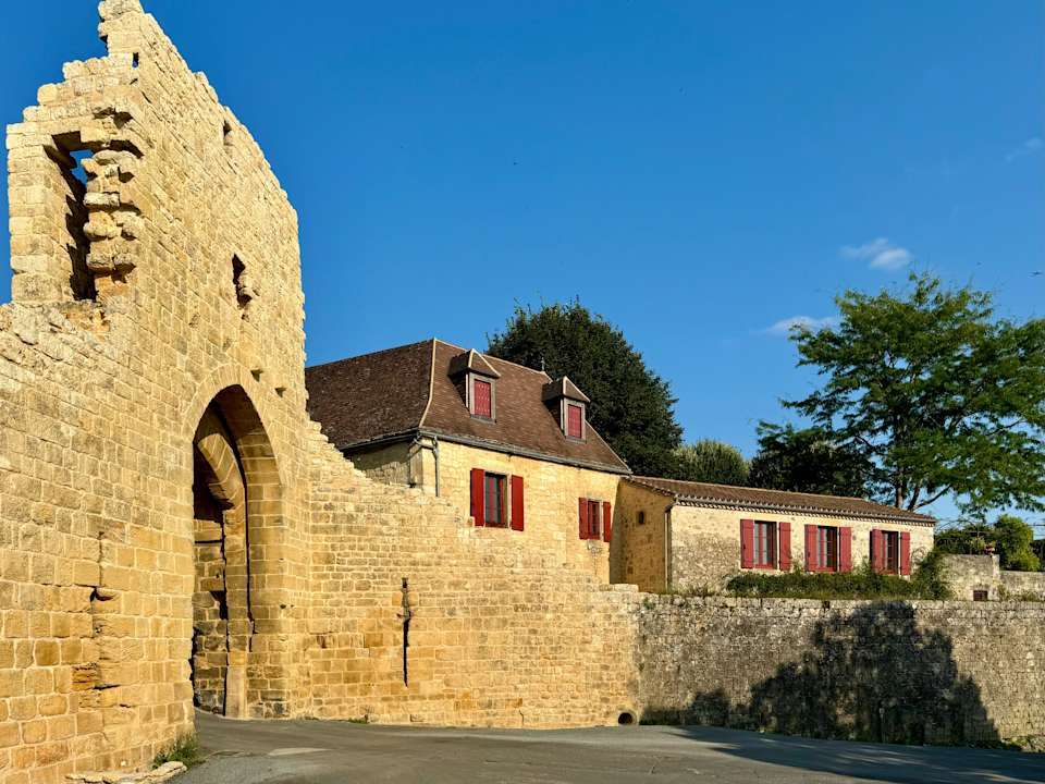 Außenansicht 1 logis à Domme - Piscine & SPA