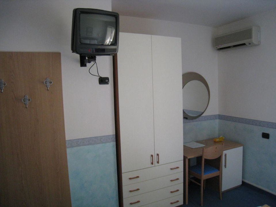 Zimmer mit Fernseher Hotel Carlton